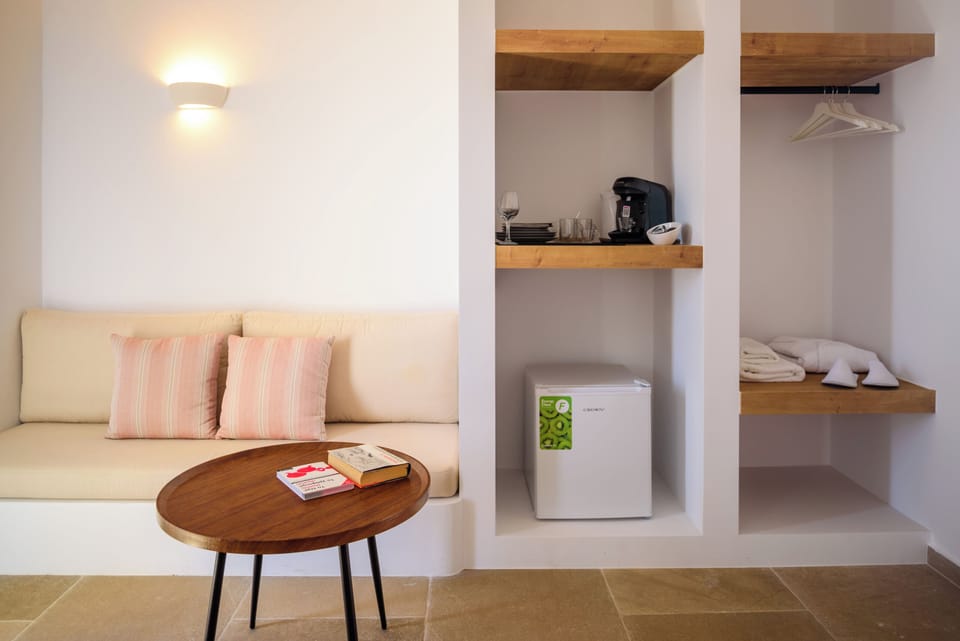 Deluxe Room, Non Smoking, Sea View | Desk, free WiFi