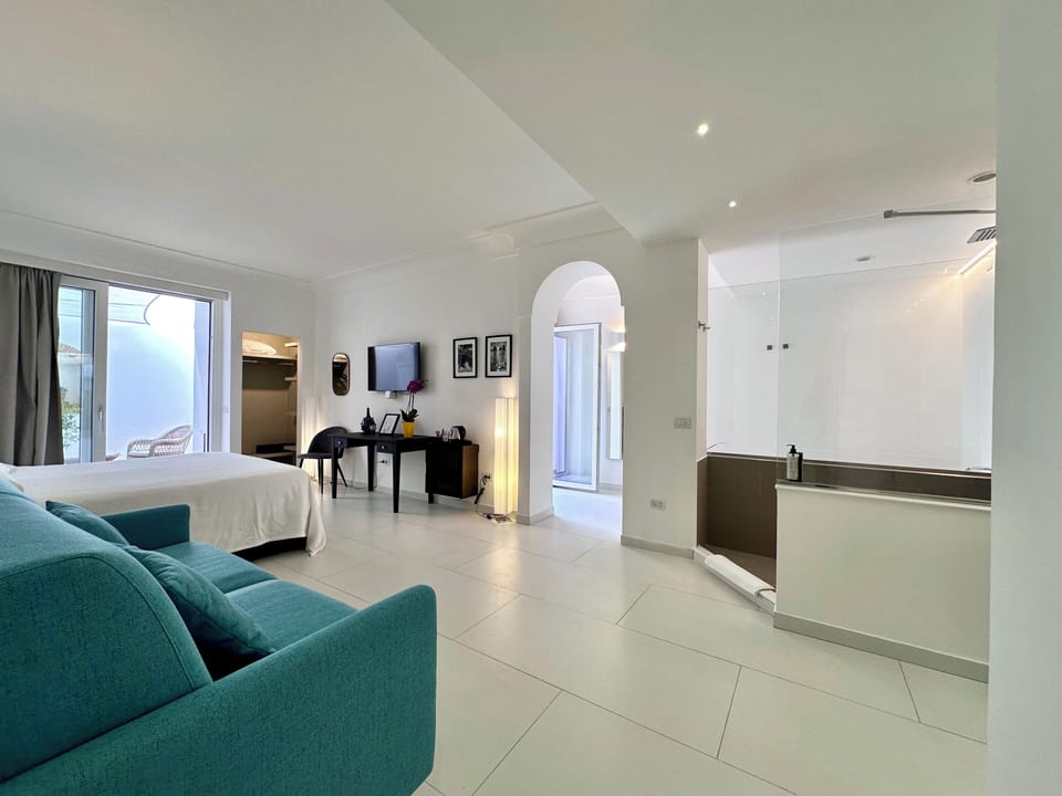 Junior Suite, Hot Tub | In-room safe, soundproofing, iron/ironing board, free WiFi