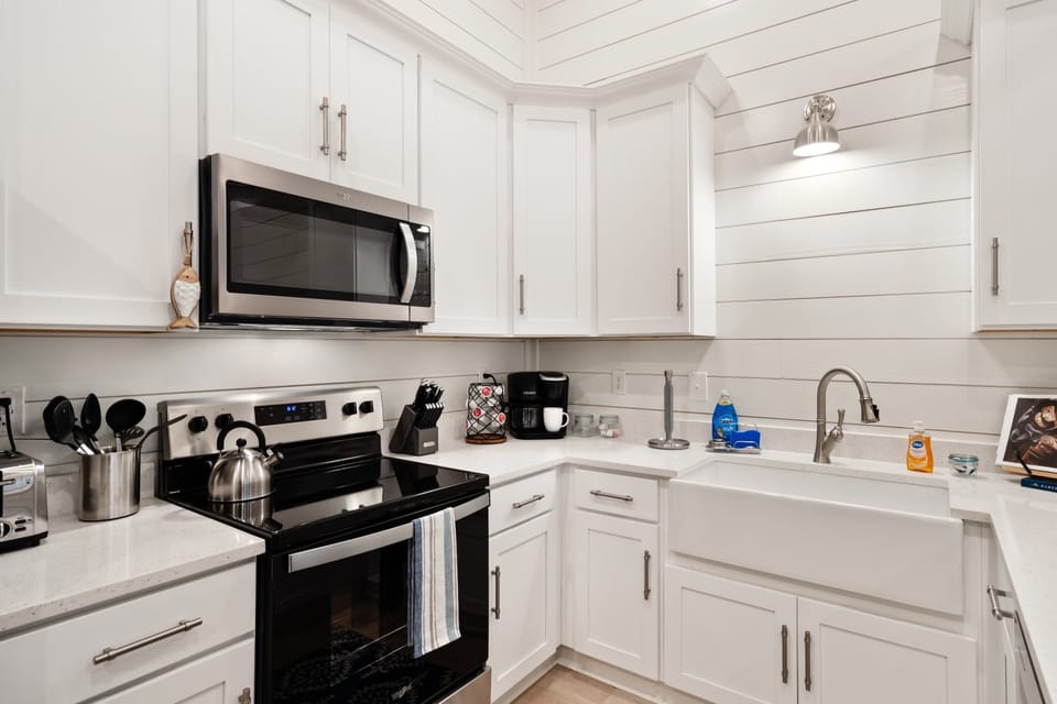 Fully equipped kitchen with stainless steel appliances and all the essentials for cooking an amazing meal!