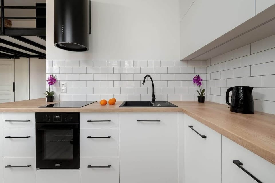 Modern, fully equipped kitchenette. 