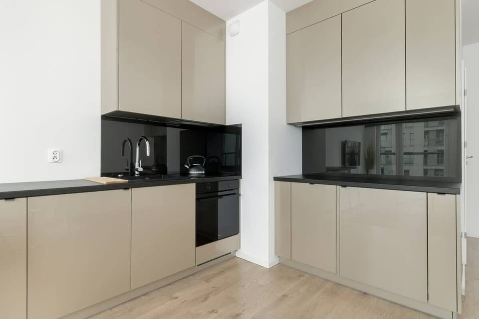 Modern, fully equipped kitchenette with kitchen appliances.