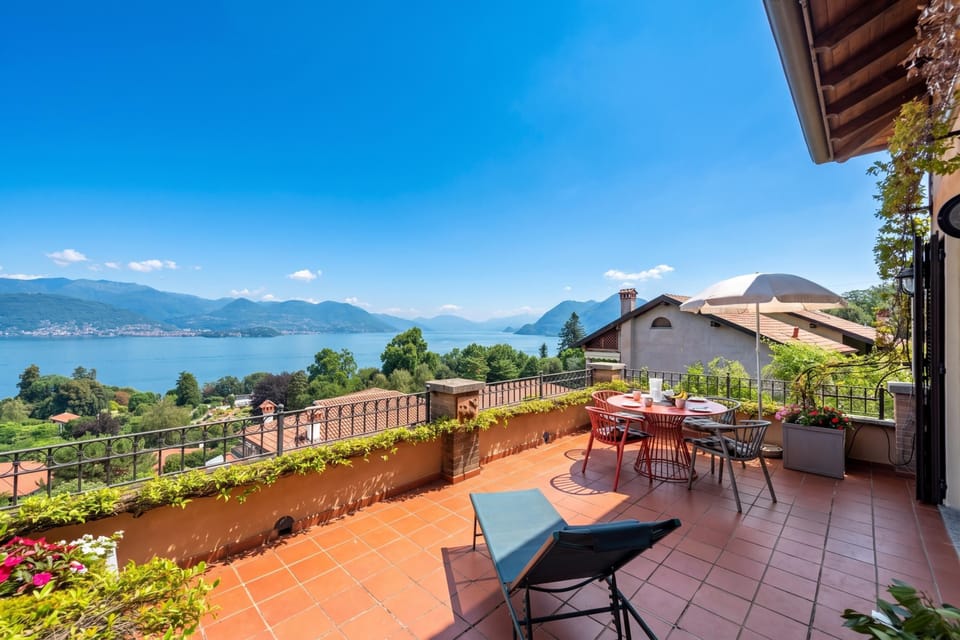 Family Townhome, 2 Bedrooms, Microwave, Mountainside (Il Dipinto Sul Lago Stresa Center:) | Outdoor dining