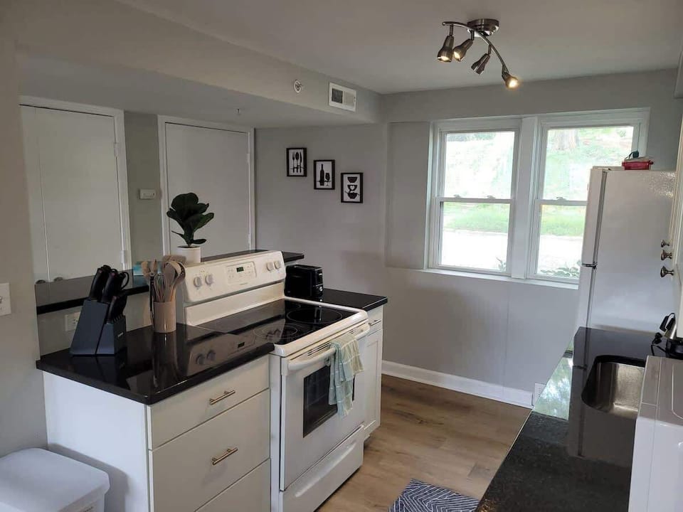Kickstart your day or re-energize here. A practical kitchen for every visit.