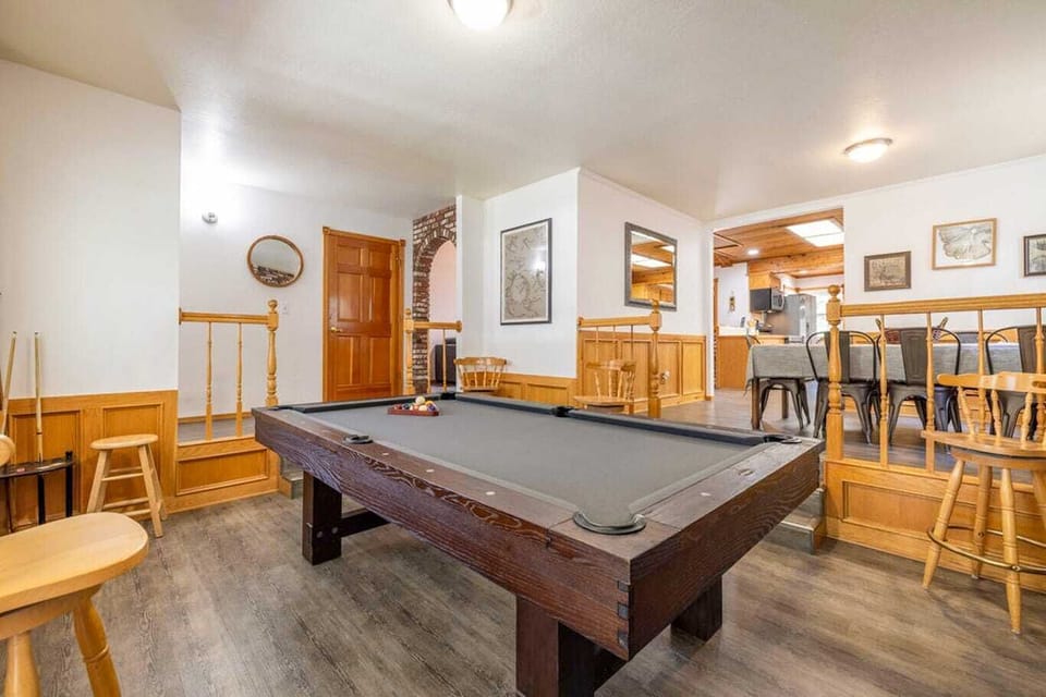 After meals, you can enjoy a game of pool with your friends or family.
