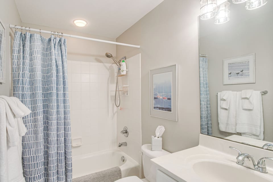 Darien Condo w/ Boat Dock Access: Walk to Downtown Apartment in Darien