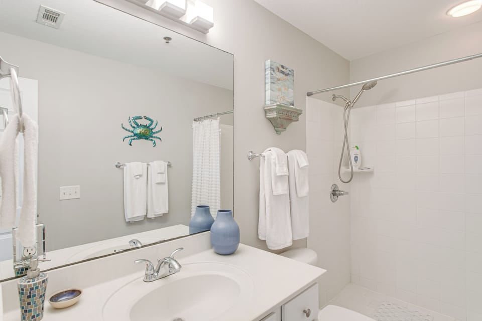Darien Condo w/ Boat Dock Access: Walk to Downtown Apartment in Darien