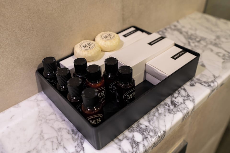 Panoramic Apartment | Bathroom amenities | Shower, designer toiletries, hair dryer, slippers