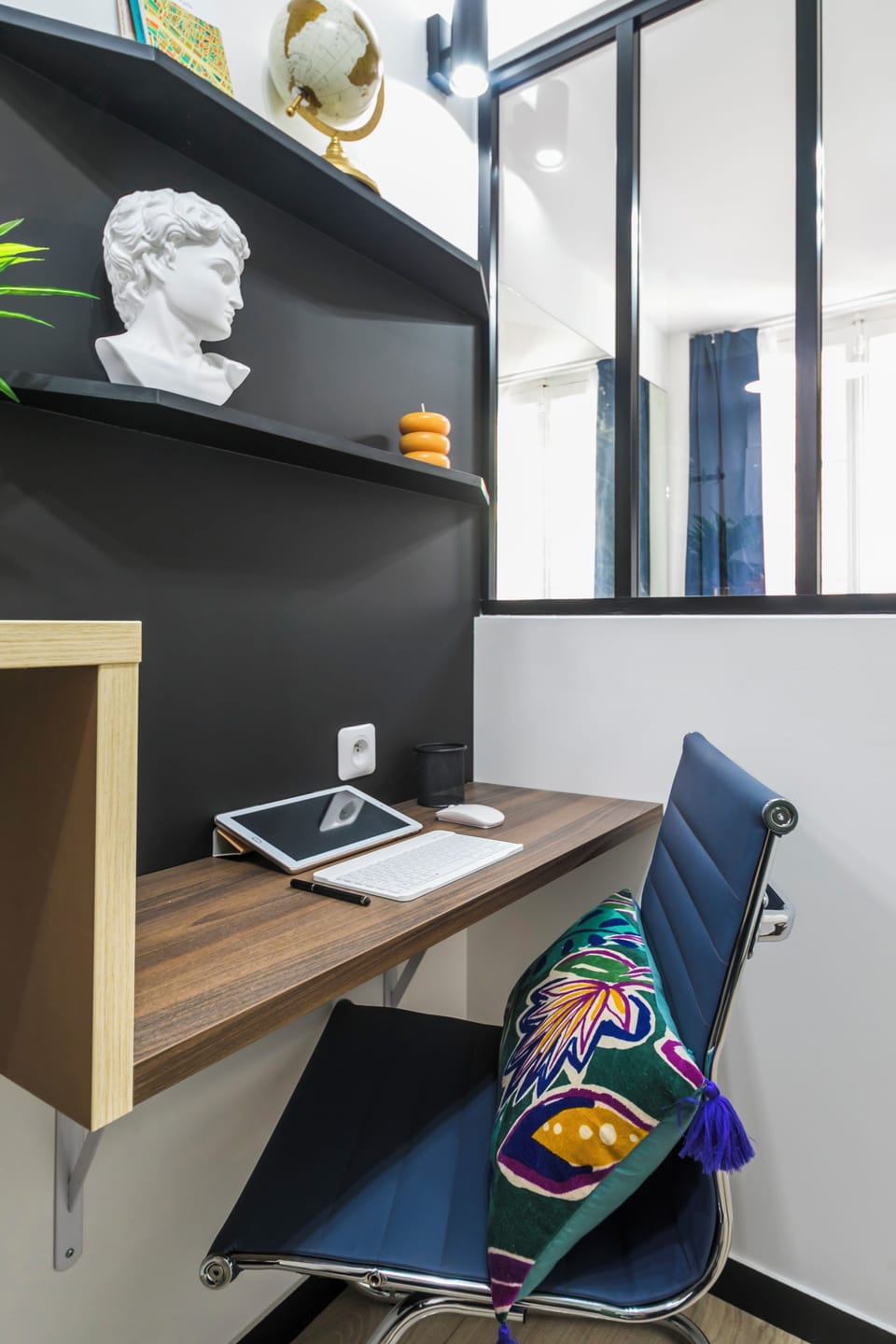 Studio | Living area | TV