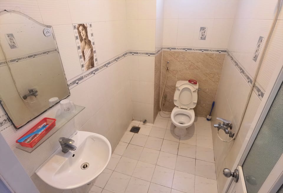 Comfort Double Room Single Use | Bathroom | Shower, slippers, towels, soap