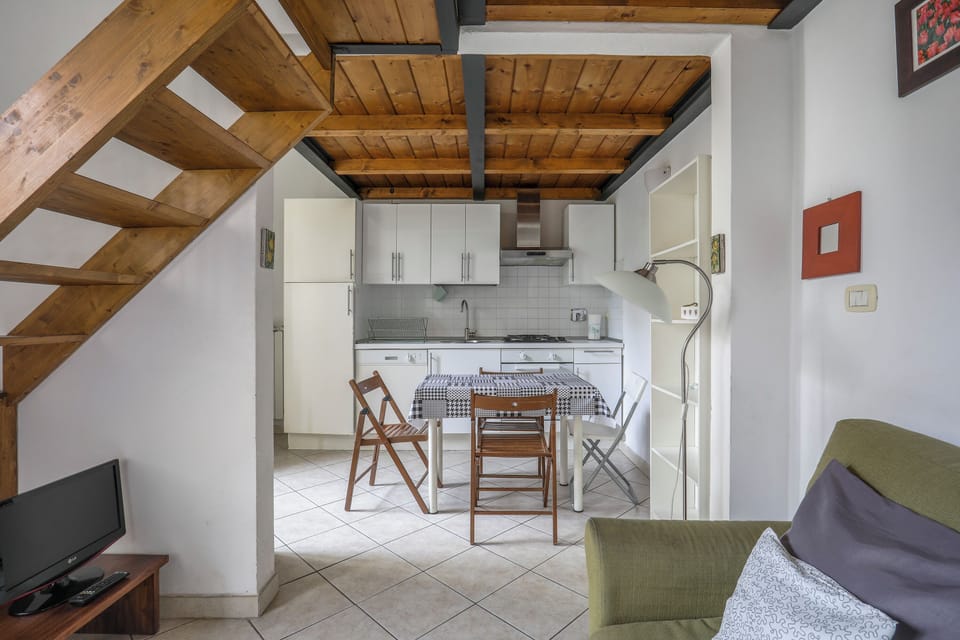 Basic Apartment | Private kitchen | Full-size fridge, stovetop, dishwasher, coffee/tea maker