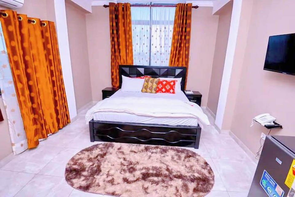 Deluxe Suite, Balcony, City View | Desk, laptop workspace, WiFi (free)