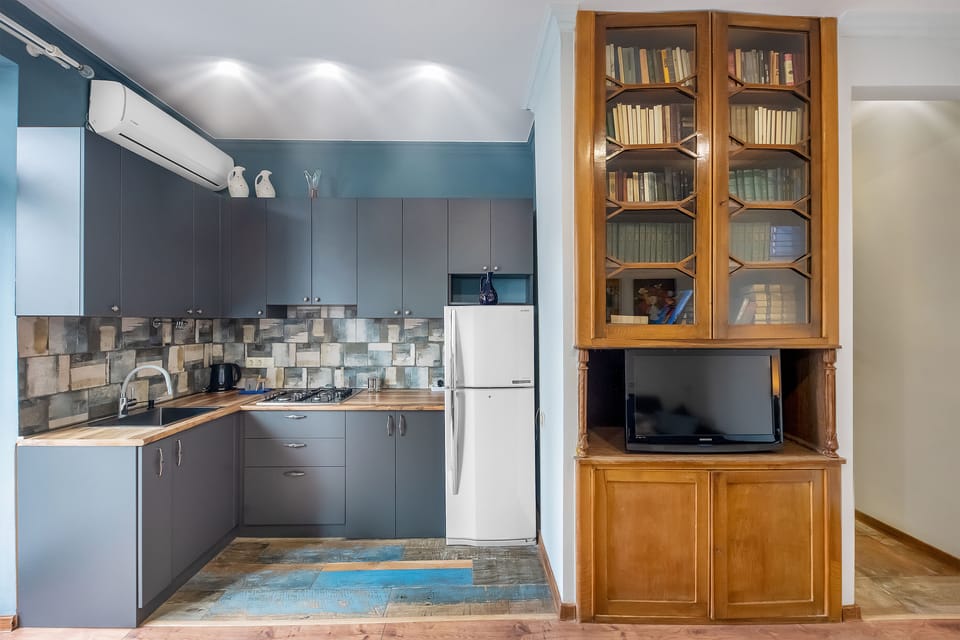 Apartment, Balcony, City View | Private kitchen | Electric kettle