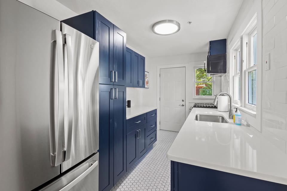 House, Multiple Beds, Patio, Partial Sea View (The Porch at Fort Pierce) | Private kitchen | Fridge, microwave, oven, stovetop