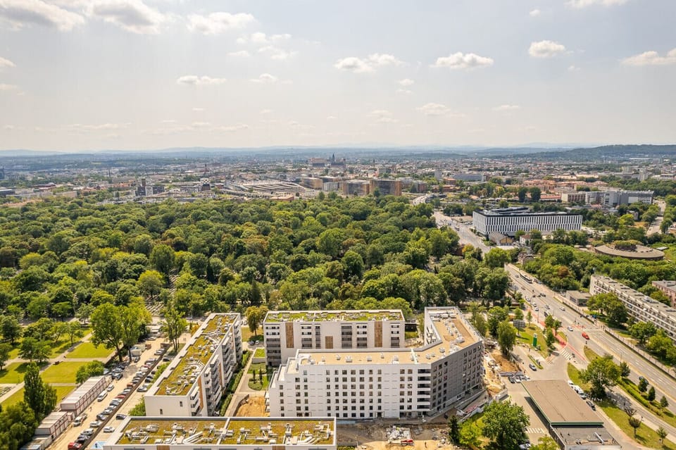 Quiet and Safe Neighbourhood | Book Now with RENTUJEMY