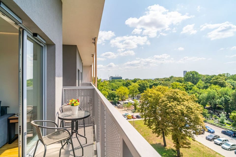 Private Balcony | Book Now with RENTUJEMY