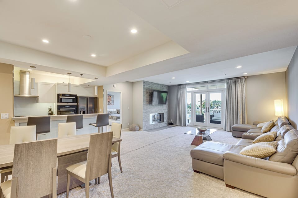 Living Room | Electric Fireplace | Smart TVs | Free WiFi | 1,350 Sq Ft