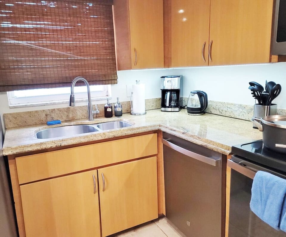 Filtered H2O & ice refrigerator, 2 bowl sink, dishwasher, drip & K-cup style coffee maker, tea kettle  4 burner stovetop w/oven, built in microwave, toaster, crockpot, blender, cookware & utensils. cooking your catch at the Island life!