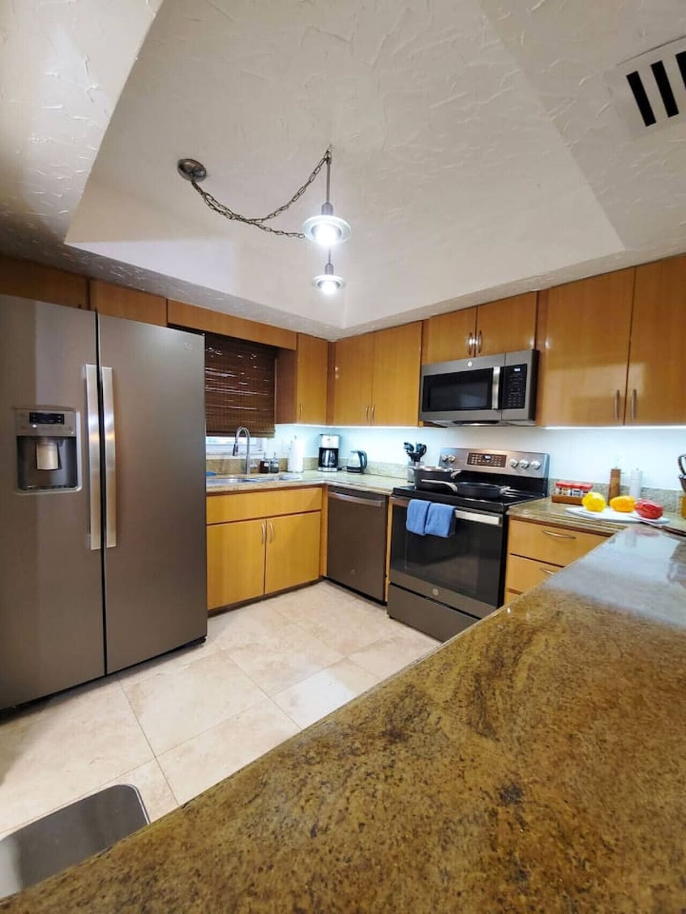 Filtered H2O & ice refrigerator, 2 bowl sink, dishwasher, drip & K-cup style coffee maker, tea kettle  4 burner stovetop w/oven, built in microwave, toaster, crockpot, blender, cookware & utensils. cooking your catch at the Island life!