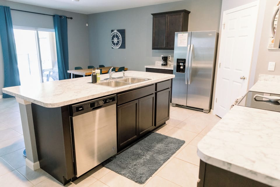 Kitchen/ Dining Room
