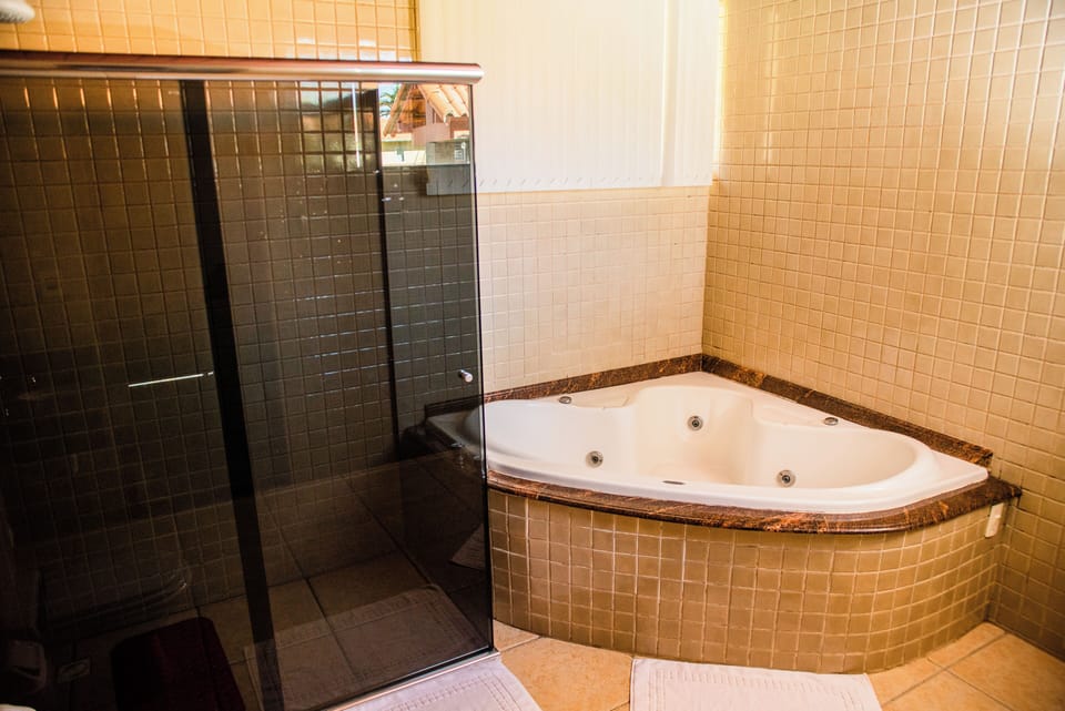 Exclusive Chalet | Bathroom | Towels, soap, toilet paper