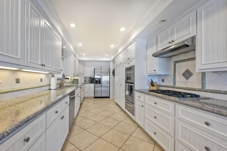 Kitchen fully equipped with everything you need to make a meal at home