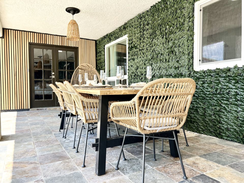 Outdoor dining