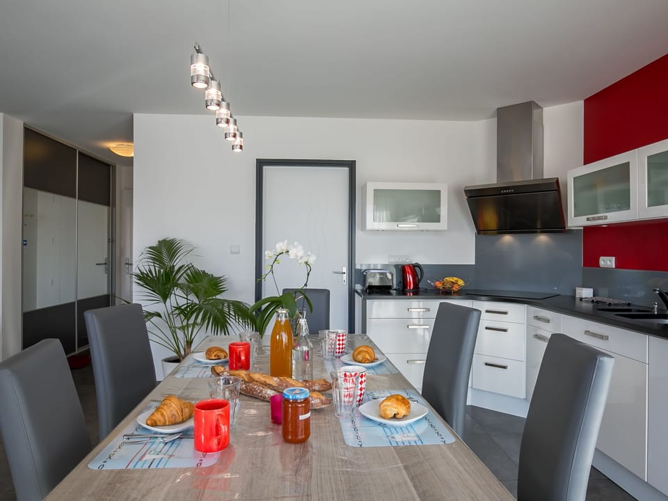 Kitchen / Dining Room