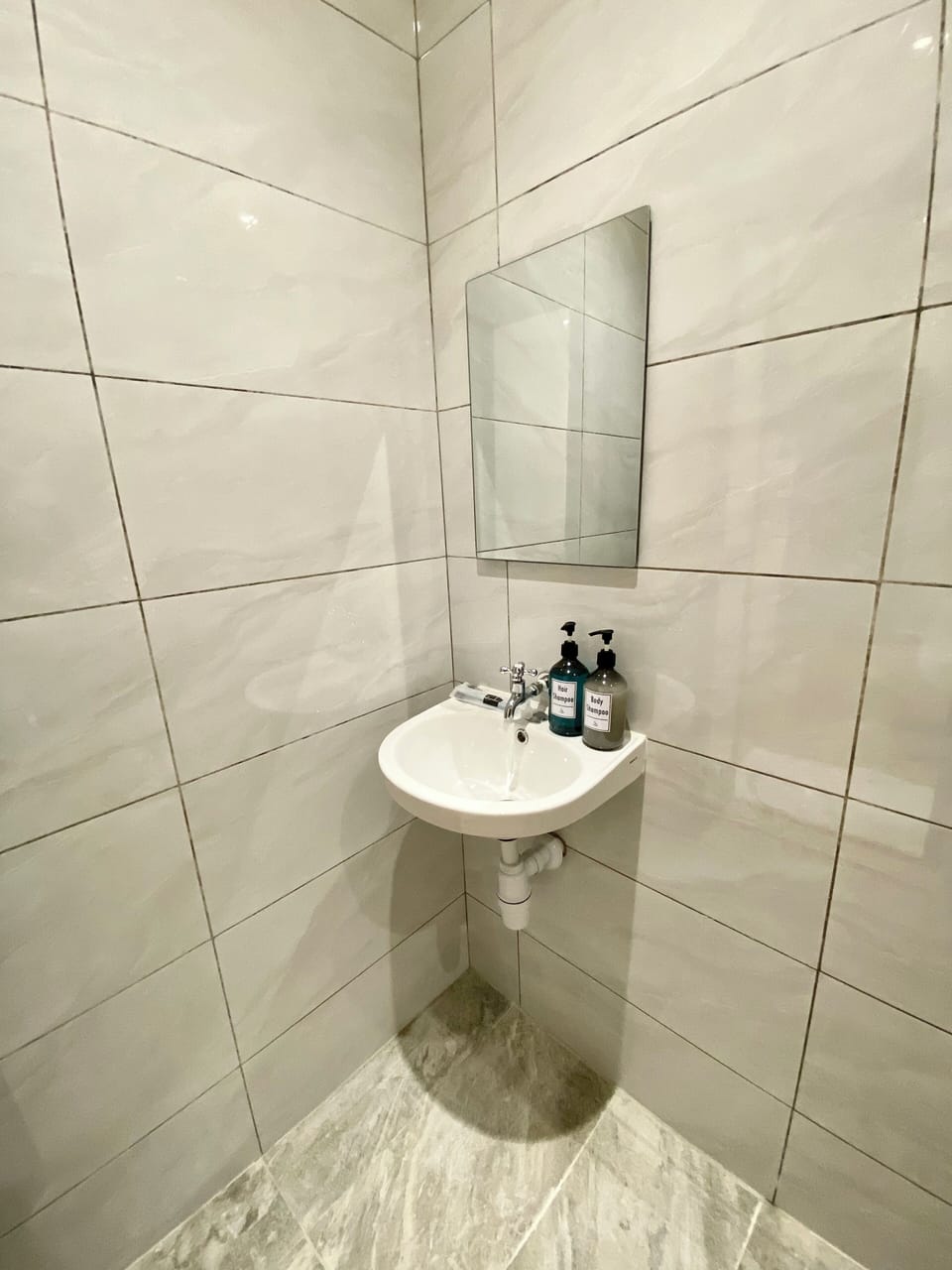 Standard Double Room | Bathroom | Shower, free toiletries, hair dryer, bidet