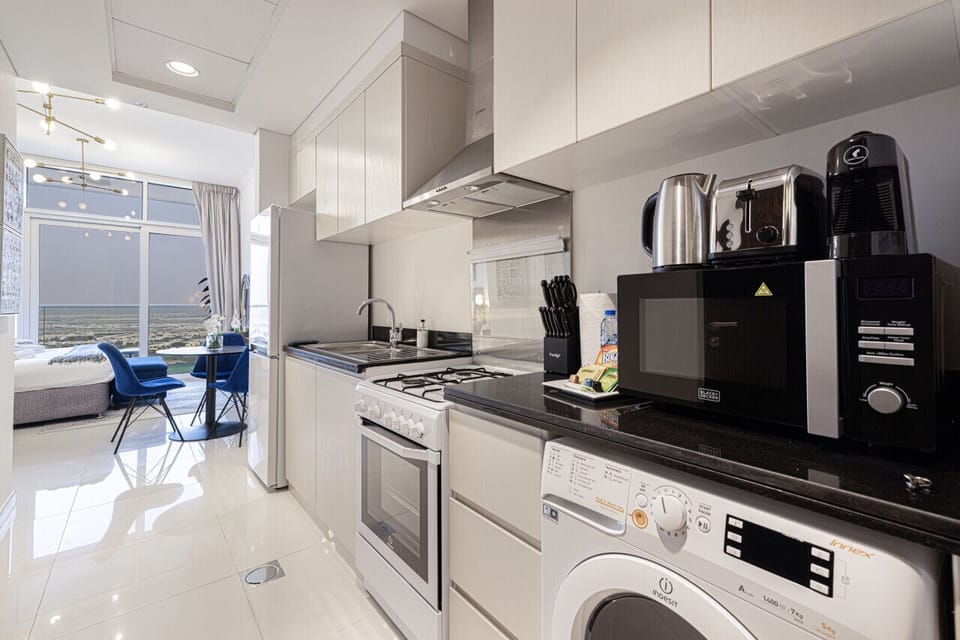Fully Equipped Kitchenette – Includes stove, fridge, microwave, and essentials