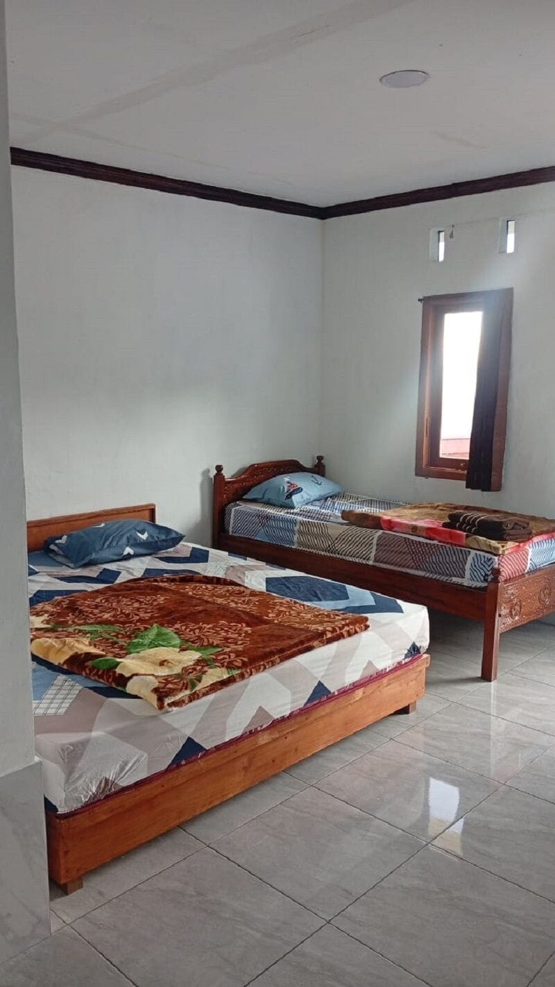 Desk, bed sheets