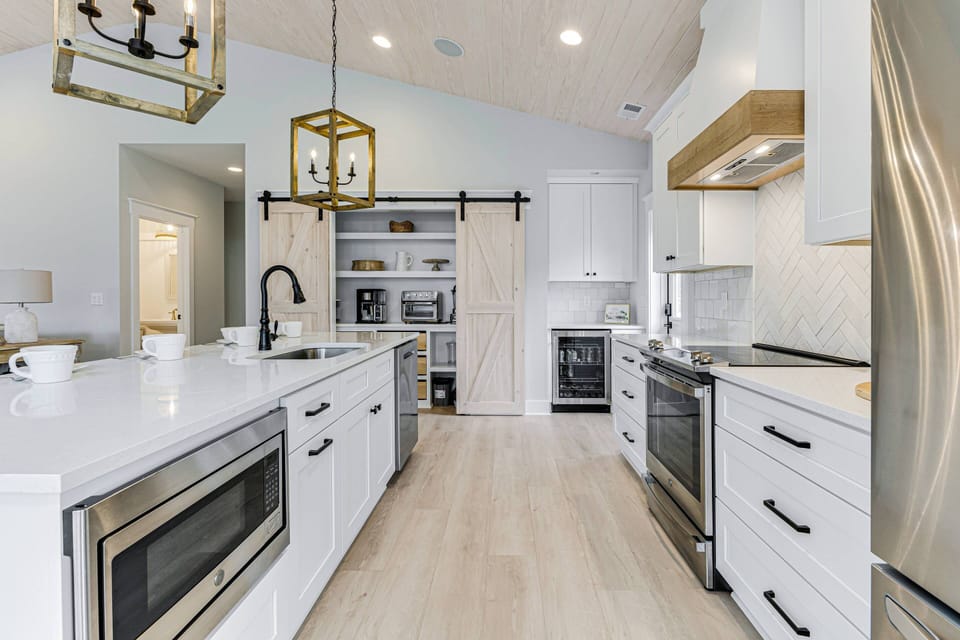 Plenty of space for culinary adventures. Perfect for family meals and gatherings. Coffe maker, oven and Microwave available.