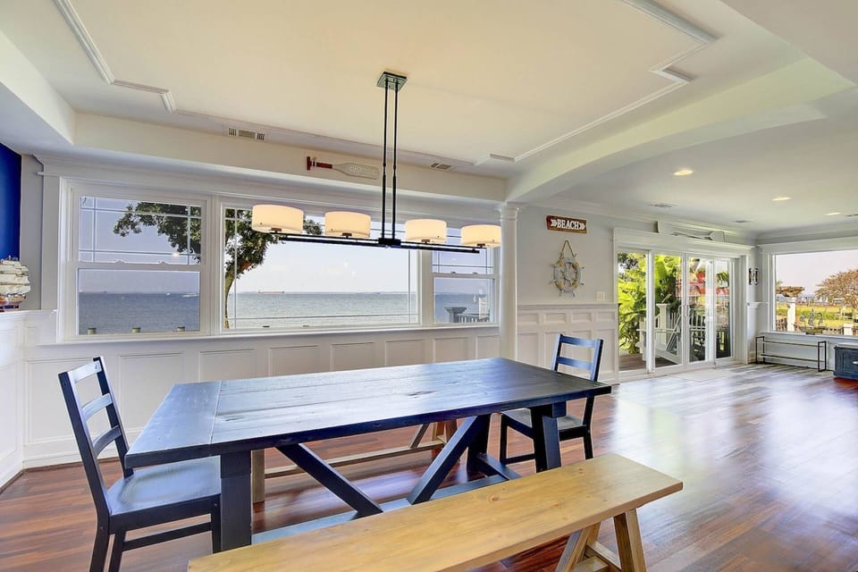 The dining table seats six and is the perfect spot to watch the stunning sunsets.