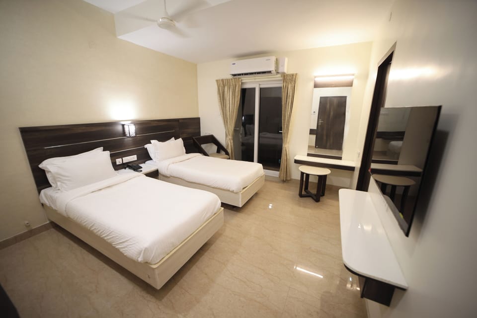 Superior Twin Room | Desk, laptop workspace, free WiFi, bed sheets