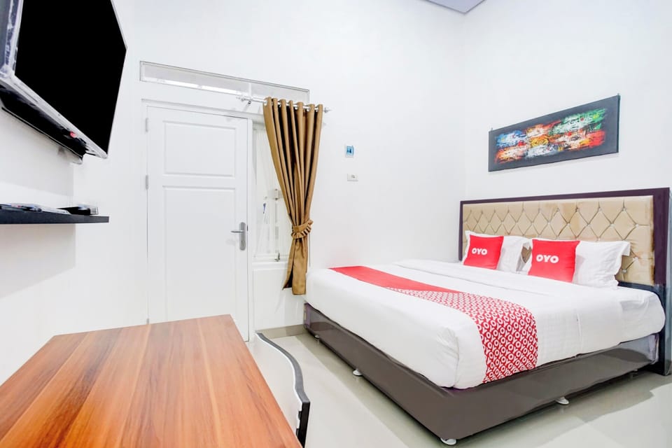 Deluxe Double Room | Desk, WiFi (free), bed sheets
