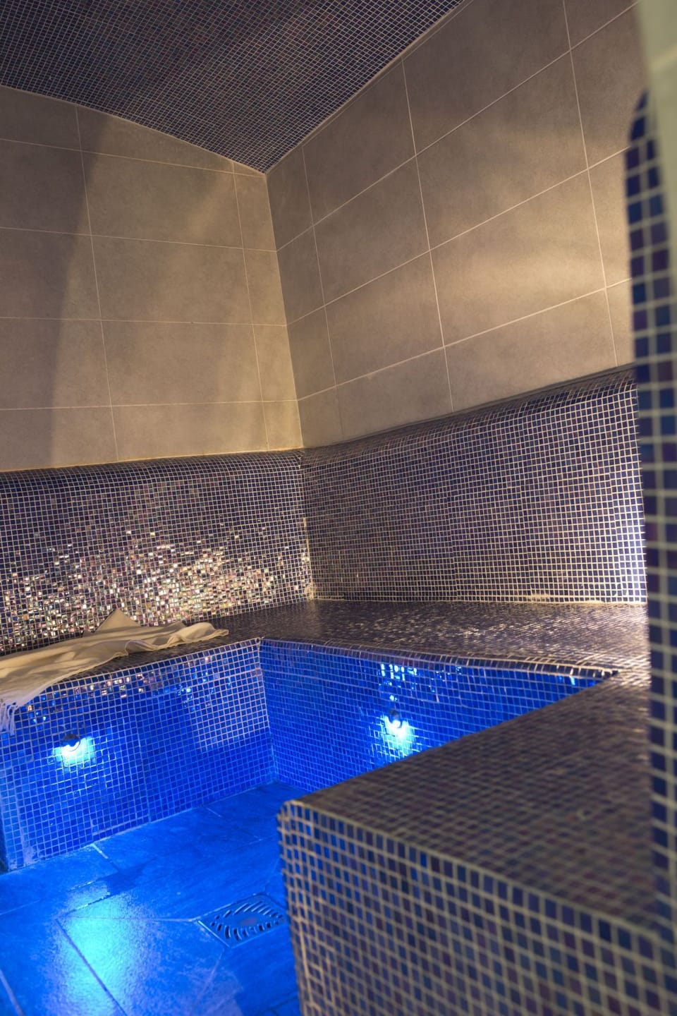 Pool Indoor