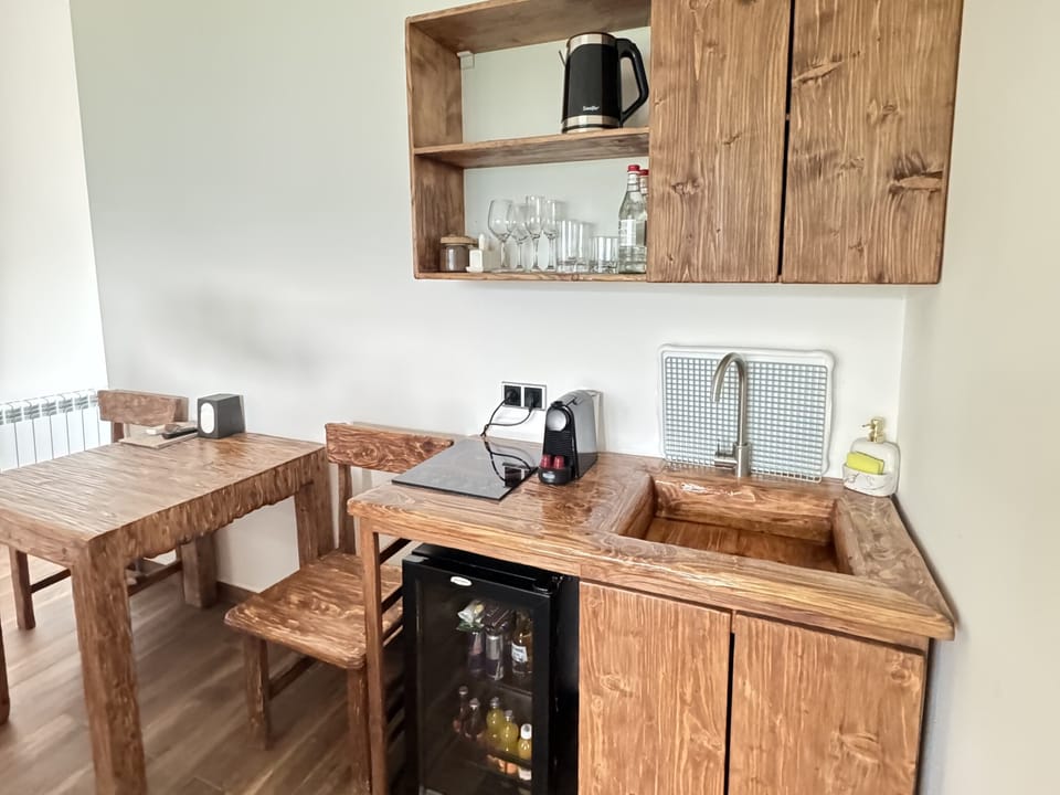 Luxury Double Room, Balcony, Mountain View | In-room dining