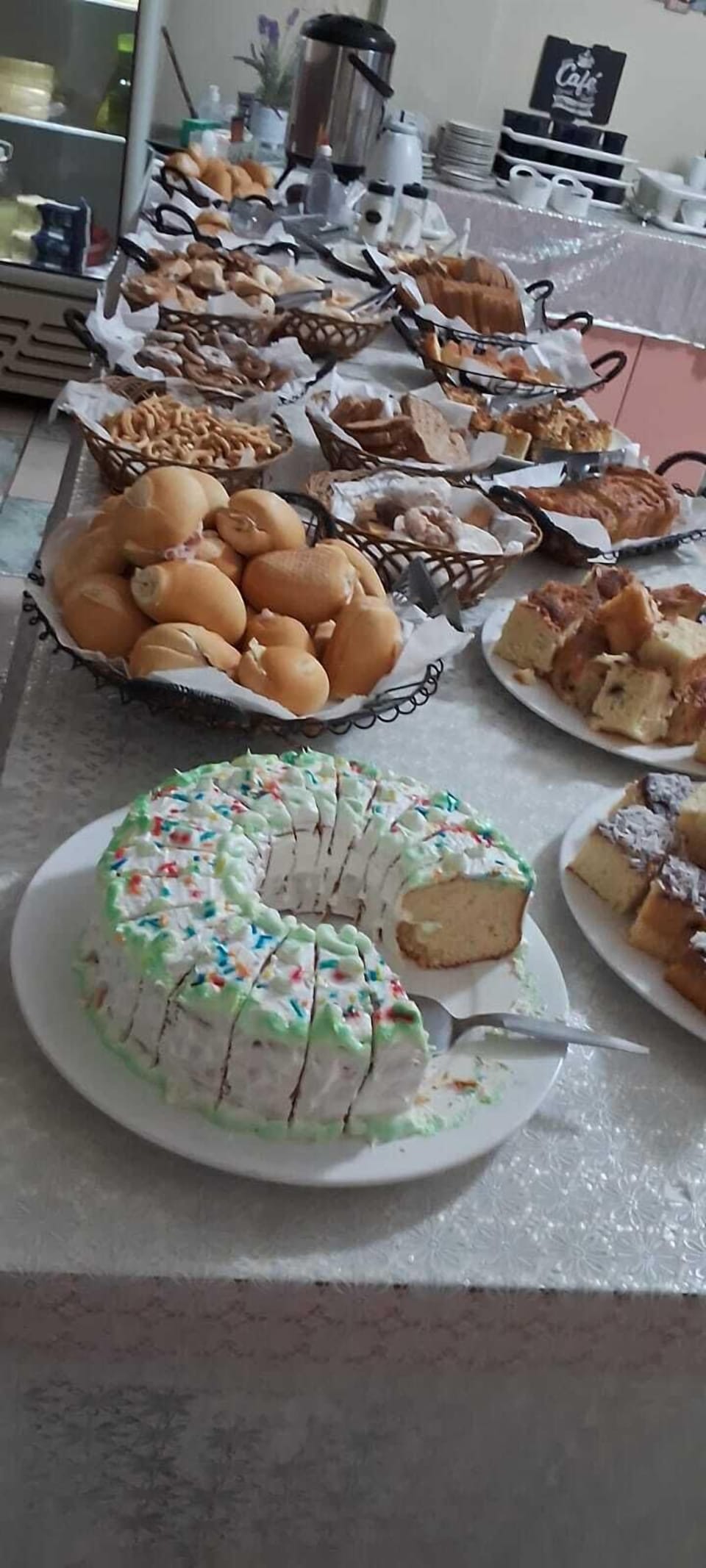 Free buffet breakfast on weekdays