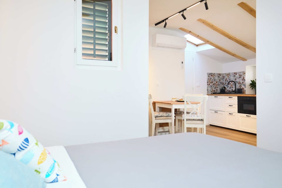 Standard Studio (0 Bedroom) | 1 bedroom, iron/ironing board
