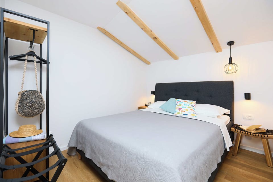 Standard Studio (0 Bedroom) | 1 bedroom, iron/ironing board
