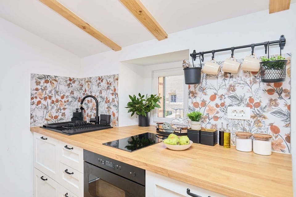 Standard Studio (0 Bedroom) | Private kitchen | Microwave, electric kettle, toaster, dining tables