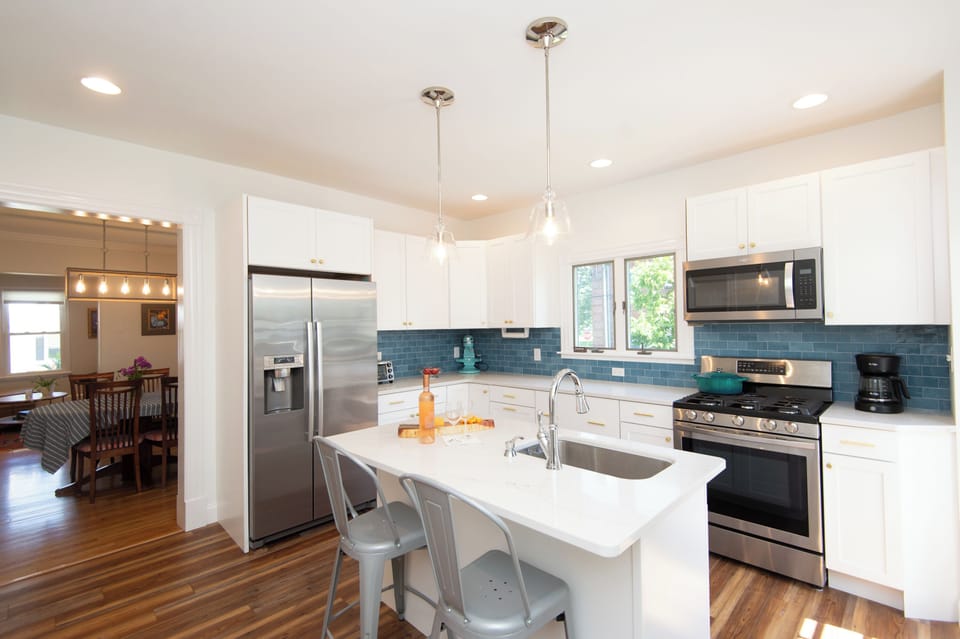 Beautiful fully stocked kitchen