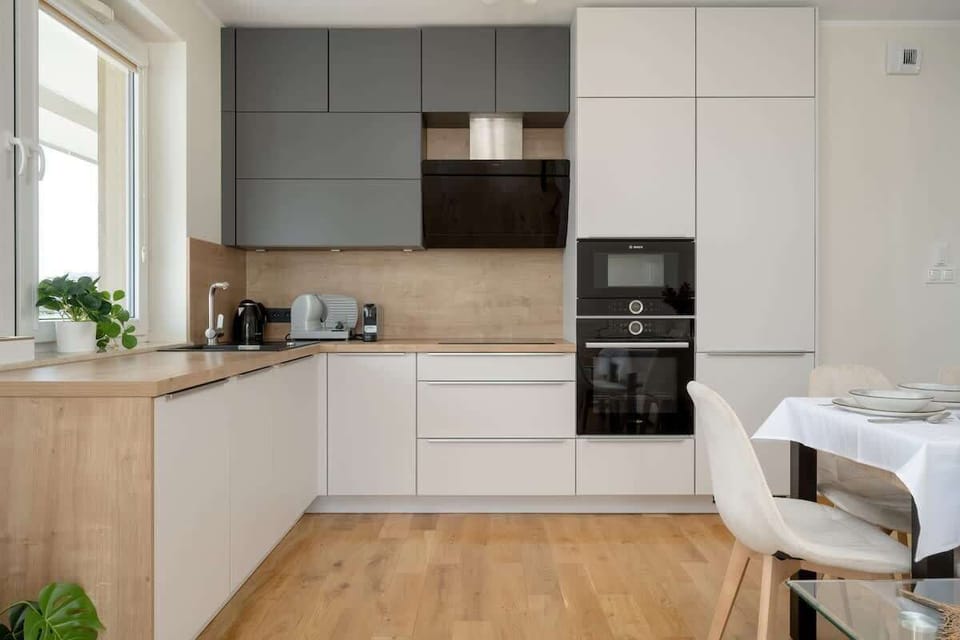 The sleek, fully equipped kitchenette with dining area.