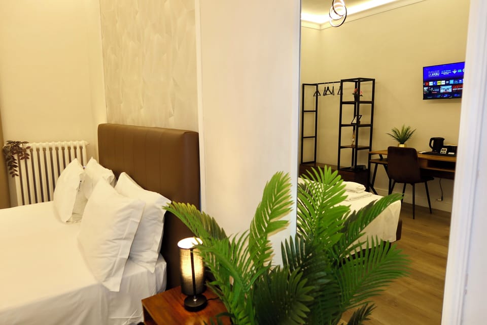 Standard Triple Room | Hypo-allergenic bedding, down comforters, in-room safe, desk