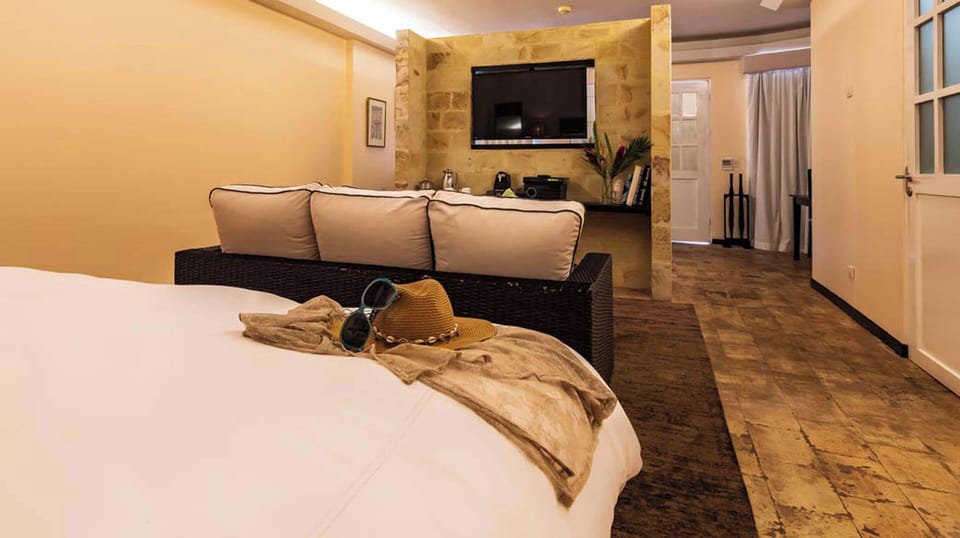 Studio, Garden View | Egyptian cotton sheets, premium bedding, down comforters, minibar