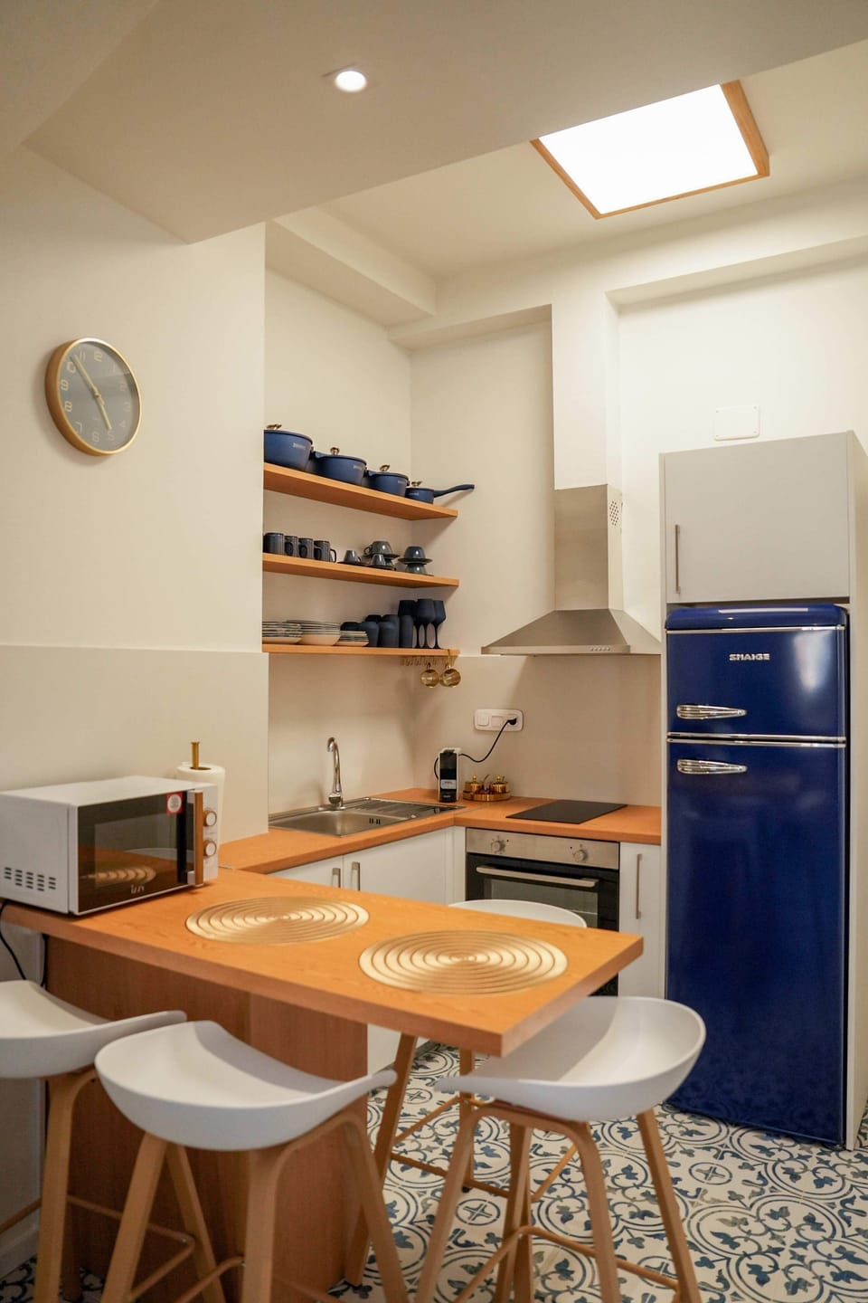 Indoor Dining Table with Chairs – Perfect for Enjoying Home-Cooked Meals Together

