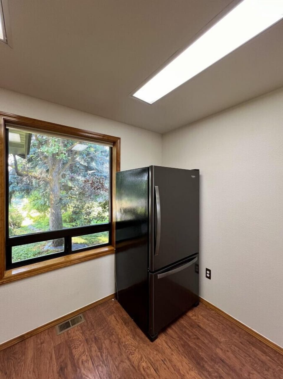 Kitchen refrigerator/freezer