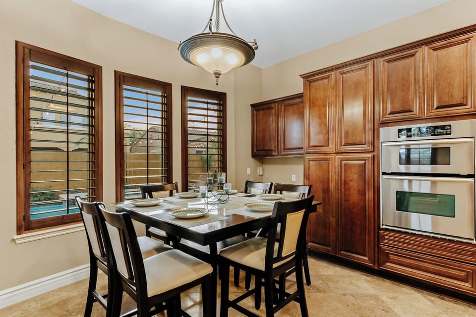 House, 6 Bedrooms | Dining