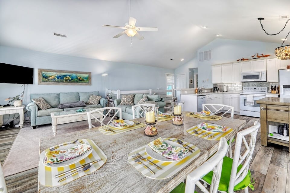 House, 4 Bedrooms | Private kitchen | Fridge, oven, coffee/tea maker, toaster
