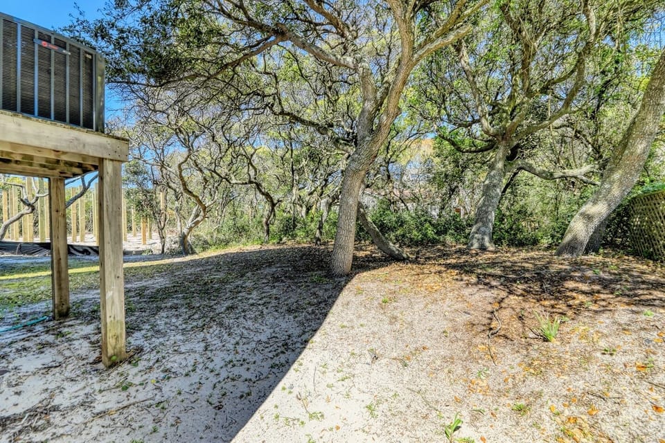 House, 4 Bedrooms | Property grounds