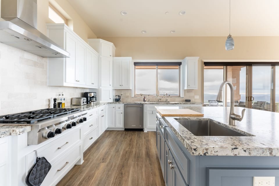 House, 4 Bedrooms | Private kitchen | Fridge, oven, coffee/tea maker, electric kettle
